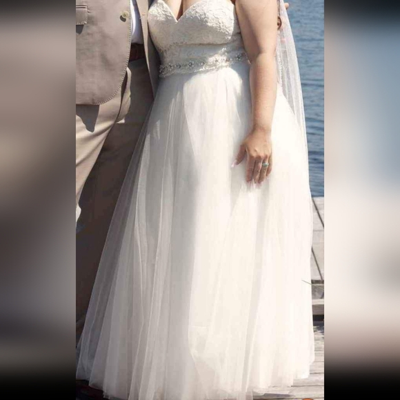 Wedding Gown - Picture 4 of 4